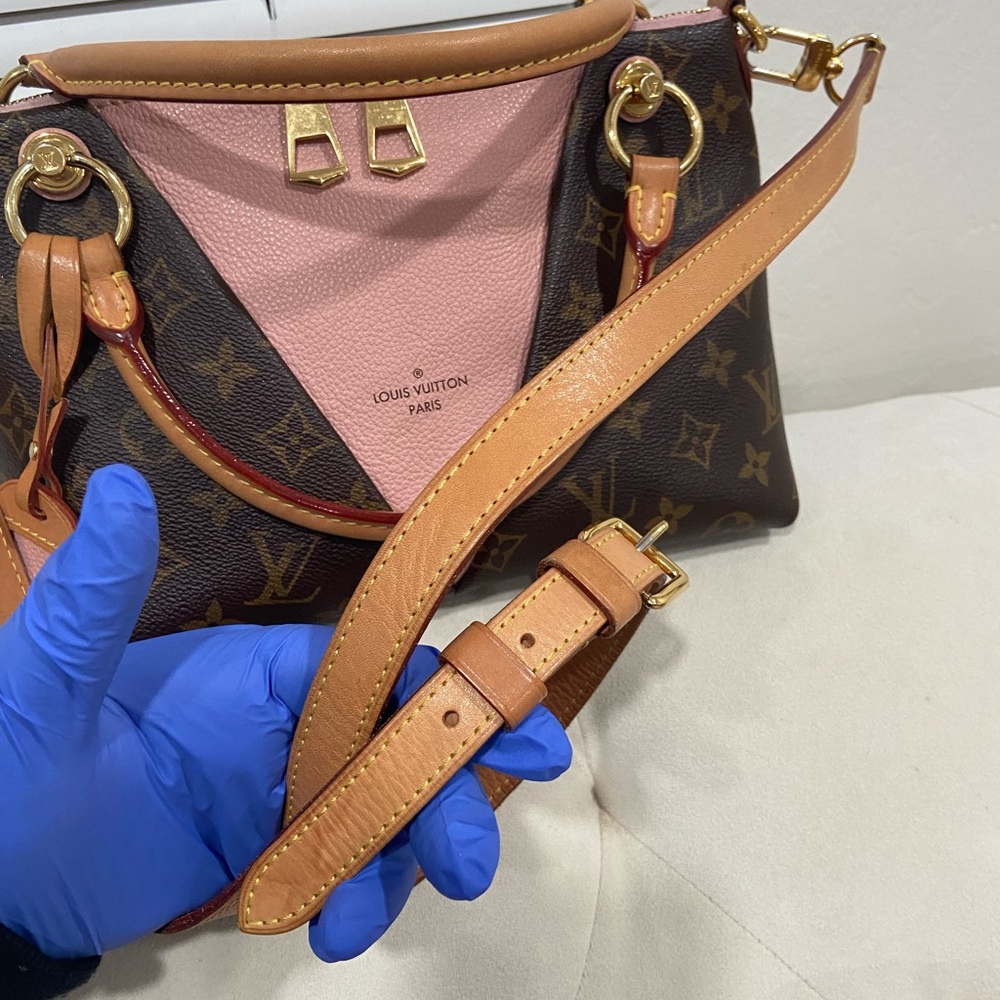 Louis Vuitton V tote BB crossbody Bag - Picture 3 of 13